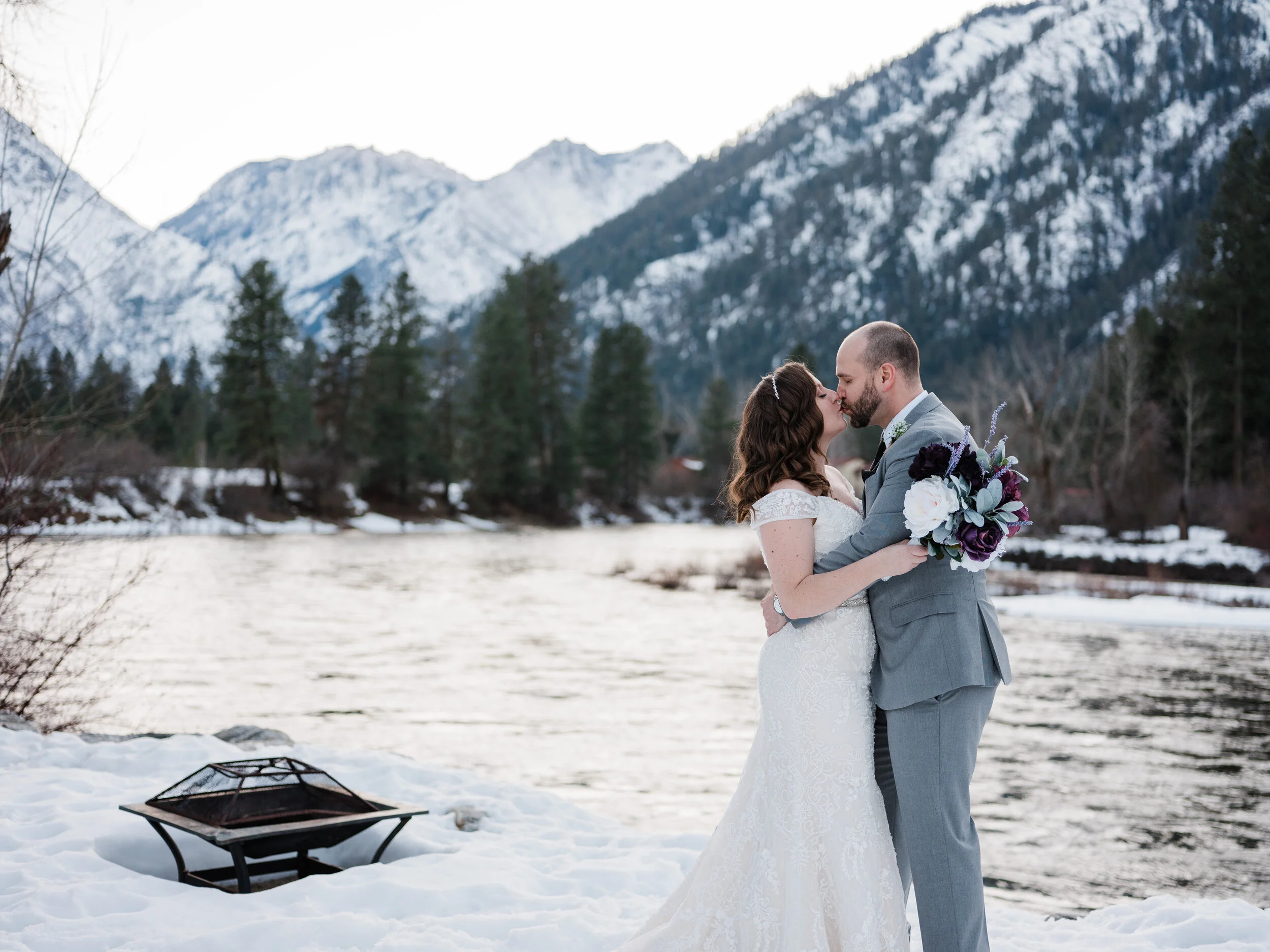 Snowy Leavenworth Winter Wedding on Palindrome Day